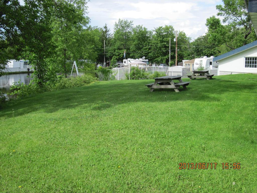 Motel Parc Beaumont Inc. Экстерьер фото